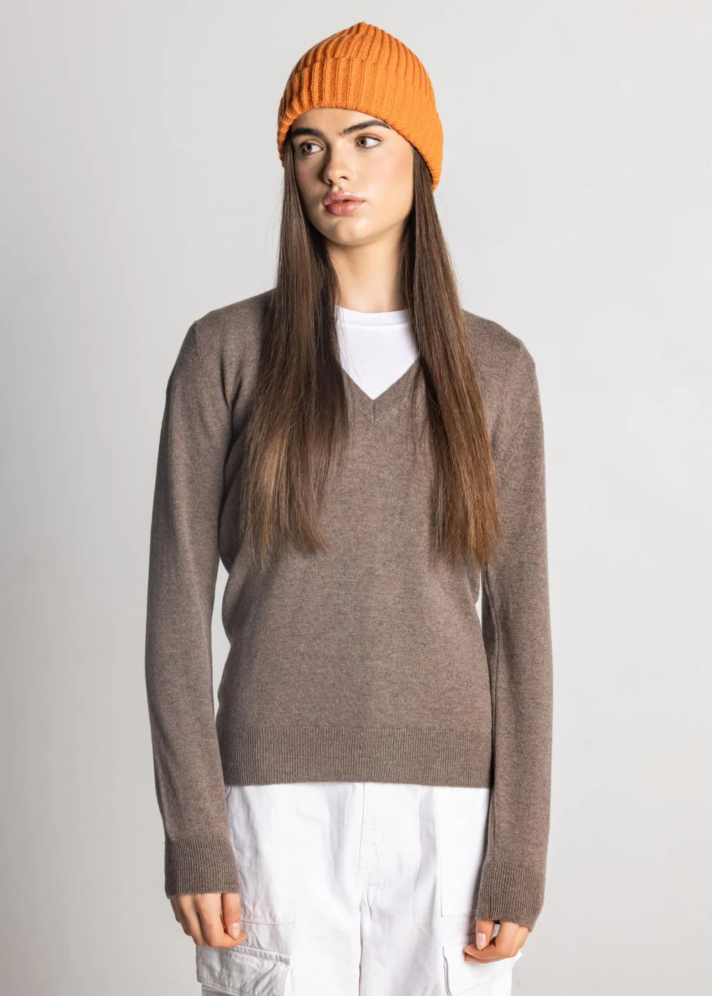 Isla Women's Scottish Made Cashmere V-Neck Jumper - Brown